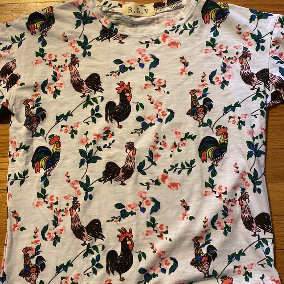 floral rooster print short sleeve top - Picture 2 of 4